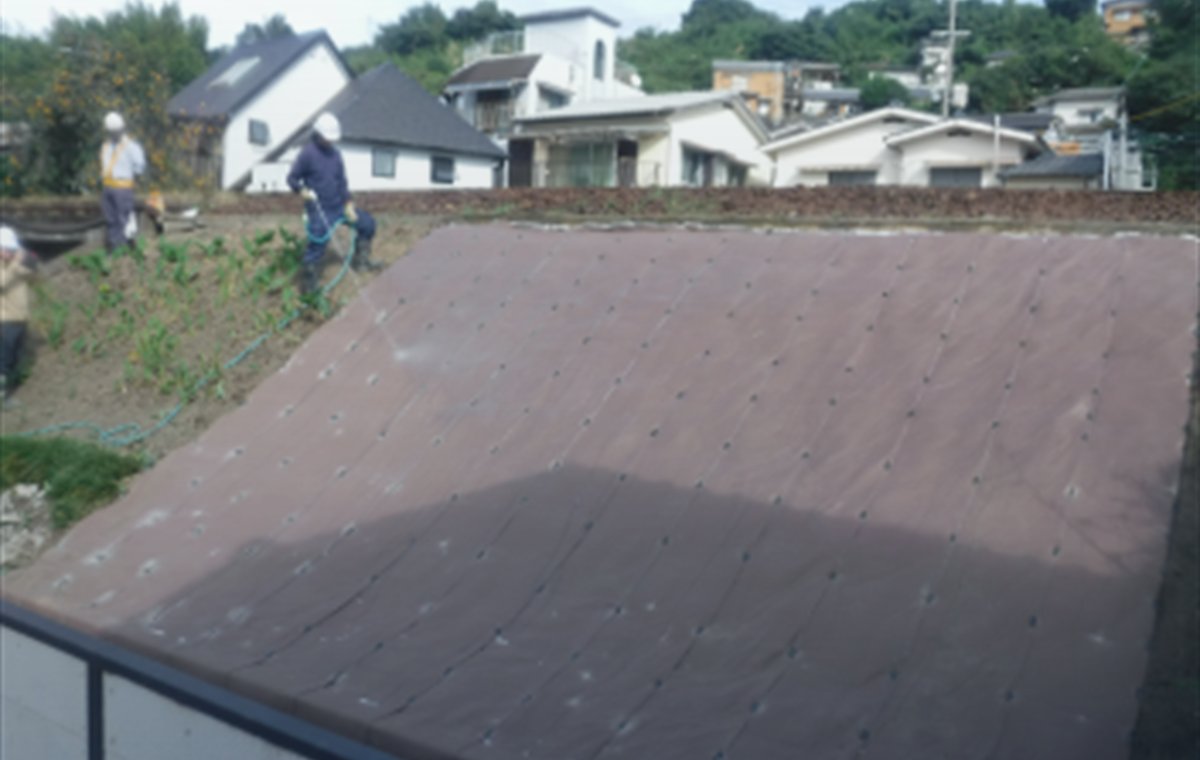 ドライマットの敷設と散水による簡易施工イメージ